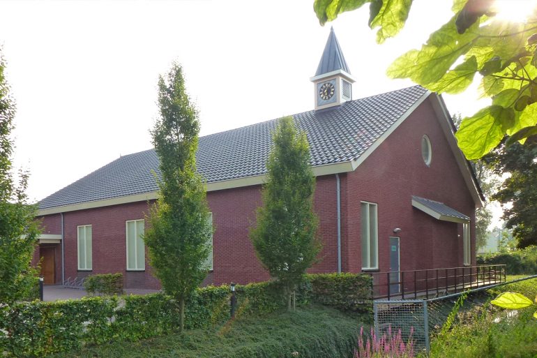 Zij- en achtergevel nieuw kerkgebouw HHK Boven-Hardinxveld